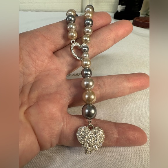 Interlocking heart rhinestone and pearl bead necklace - Picture 7 of 7